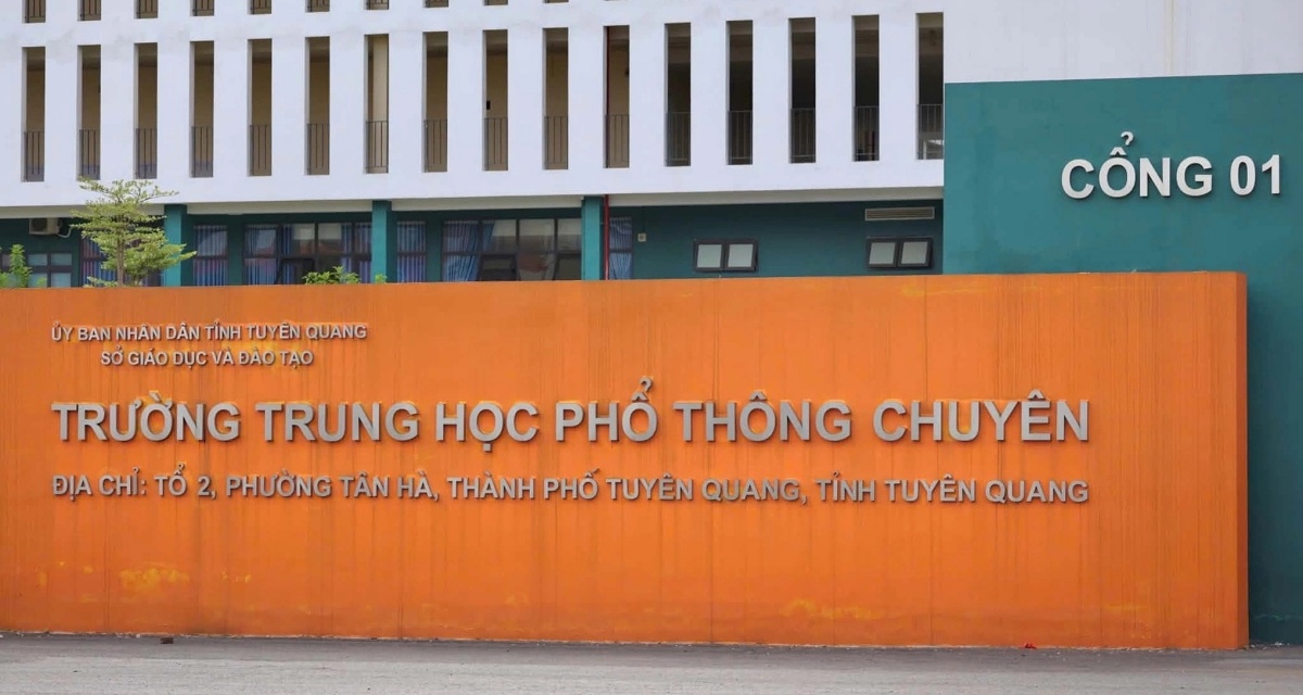 Diễn biến n&oacute;ng vụ gian lận thi cử ở Chuy&ecirc;n Tuy&ecirc;n Quang, l&yacute; do hiệu trưởng v&agrave; 7 bị can mới bị khởi tố
