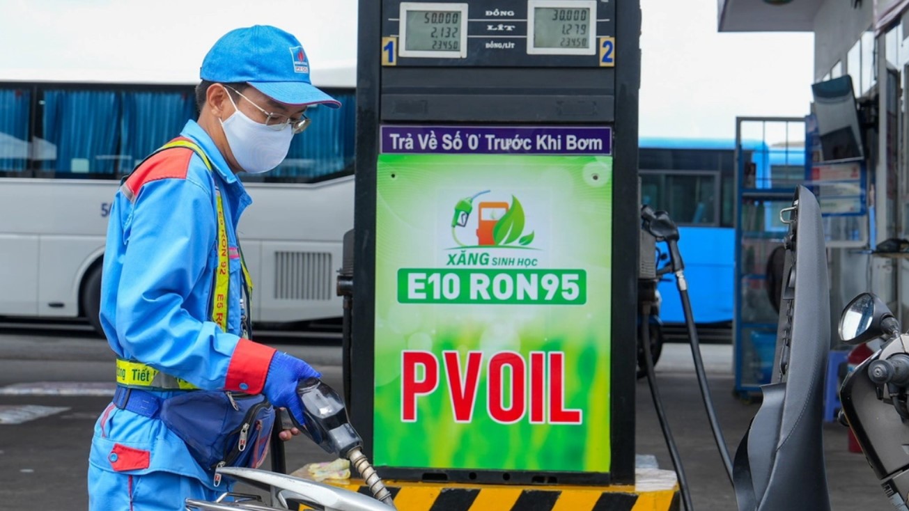 Gi&aacute; xăng dầu trưa nay 16/7: Dầu diesel rất gần đ&aacute;y, E10 v&agrave; RON 92 &lsquo;rụng&rsquo; 11.000 đồng/l&iacute;t, gi&aacute; lăn b&aacute;nh Hyundai Grand i10