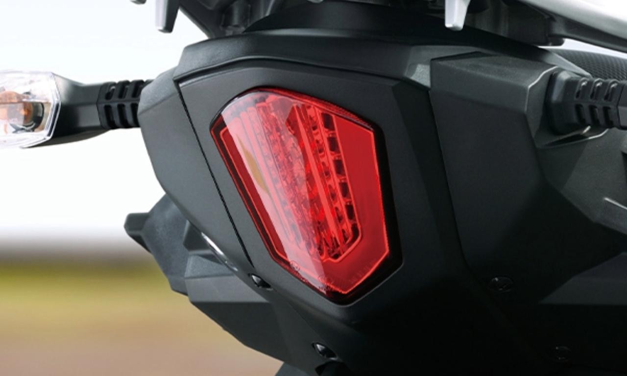 Suzuki ch&iacute;nh thức ra mắt &lsquo;vua c&ocirc;n tay&rsquo; 250cc mới: Ph&acirc;n kh&uacute;c tr&ecirc;n Yamaha Exciter v&agrave; Honda Winner R, gi&aacute; 97 triệu đồng ảnh 3