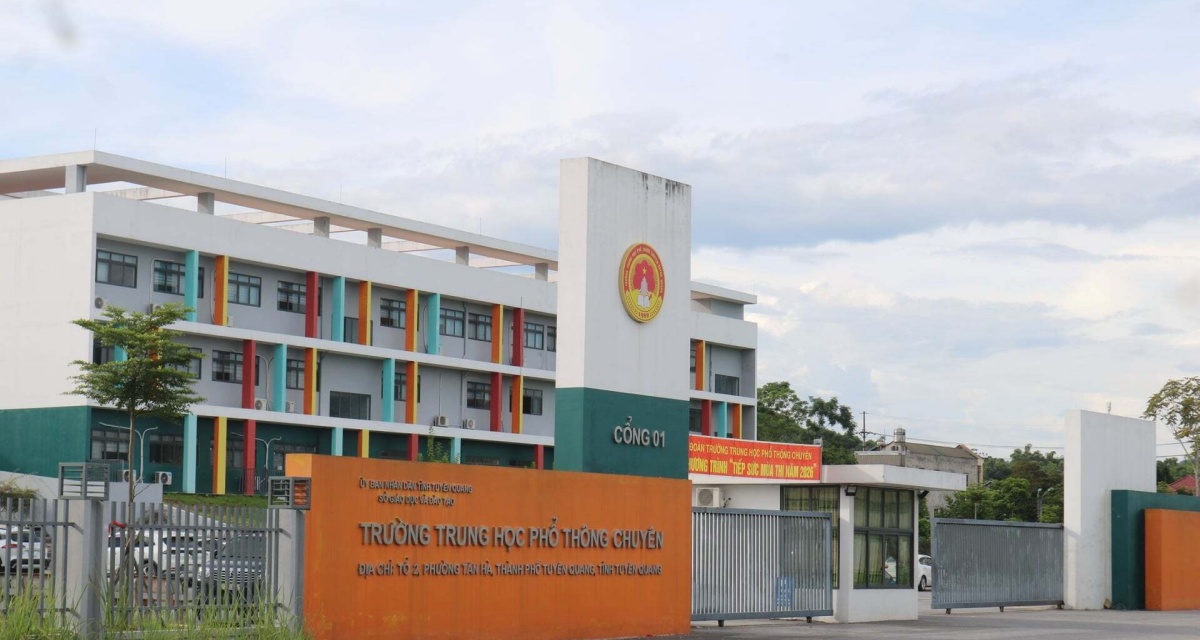 Th&ocirc;ng tin đ&aacute;ng ch&uacute; &yacute; về gi&aacute;o vi&ecirc;n li&ecirc;n quan vụ gian lận thi cử ở Tuy&ecirc;n Quang vừa ra đầu th&uacute;, bị khởi tố v&igrave; tội g&igrave;?
