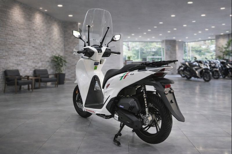 Honda SH 150i giảm gi&aacute; &lsquo;sập s&agrave;n&rsquo; 20 triệu đồng, ch&iacute;nh thức chạm mức rẻ kỷ lục l&agrave;m kh&aacute;ch Việt dậy s&oacute;ng ảnh 2