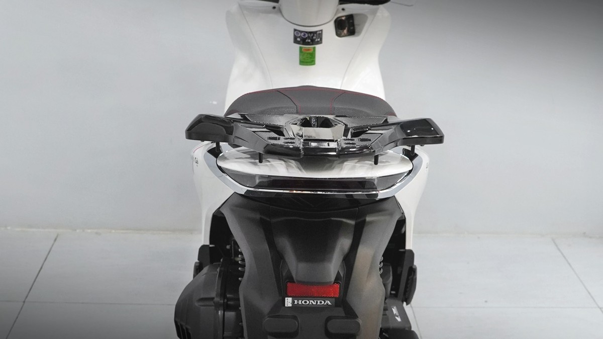Honda SH 150i giảm gi&aacute; &lsquo;sập s&agrave;n&rsquo; 20 triệu đồng, ch&iacute;nh thức chạm mức rẻ kỷ lục l&agrave;m kh&aacute;ch Việt dậy s&oacute;ng ảnh 4