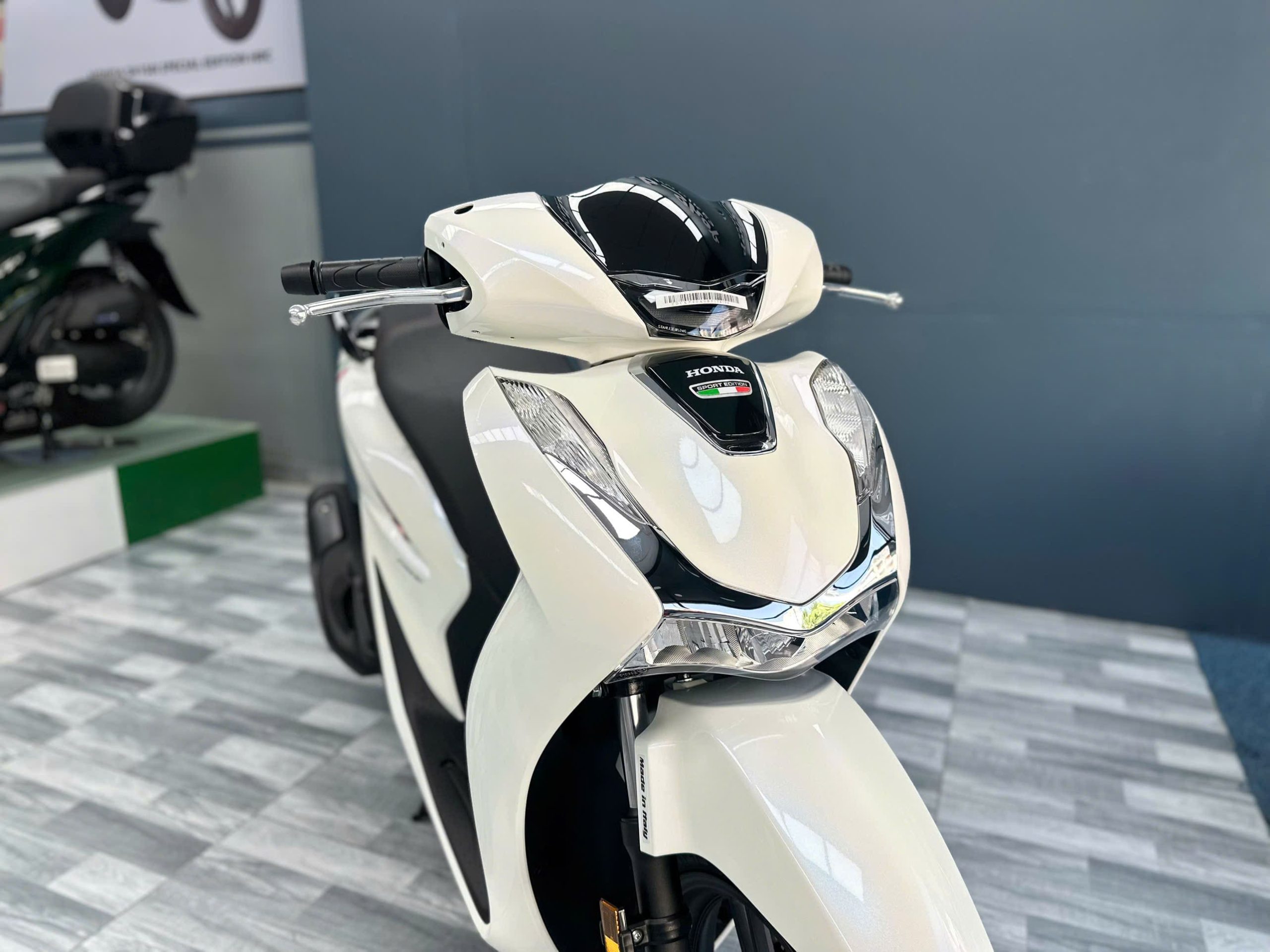Honda SH 150i giảm gi&aacute; &lsquo;sập s&agrave;n&rsquo; 20 triệu đồng, ch&iacute;nh thức chạm mức rẻ kỷ lục l&agrave;m kh&aacute;ch Việt dậy s&oacute;ng
