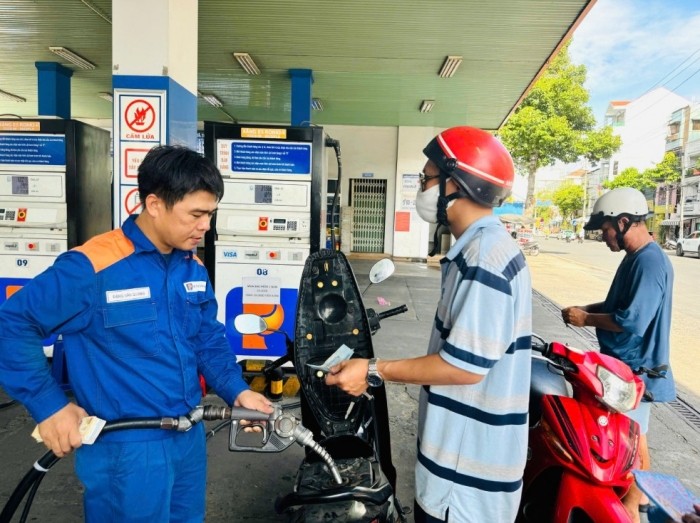 Tin xe hot 17/7: Honda SH giảm gi&aacute; xuống mức rẻ kỷ lục, kh&aacute;ch Việt săn đ&oacute;n v&igrave; tiết kiệm tới 20 triệu đồng ảnh 2