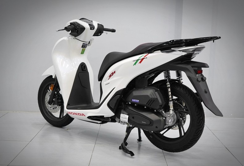 Tin xe hot 17/7: Honda SH giảm gi&aacute; xuống mức rẻ kỷ lục, kh&aacute;ch Việt săn đ&oacute;n v&igrave; tiết kiệm tới 20 triệu đồng