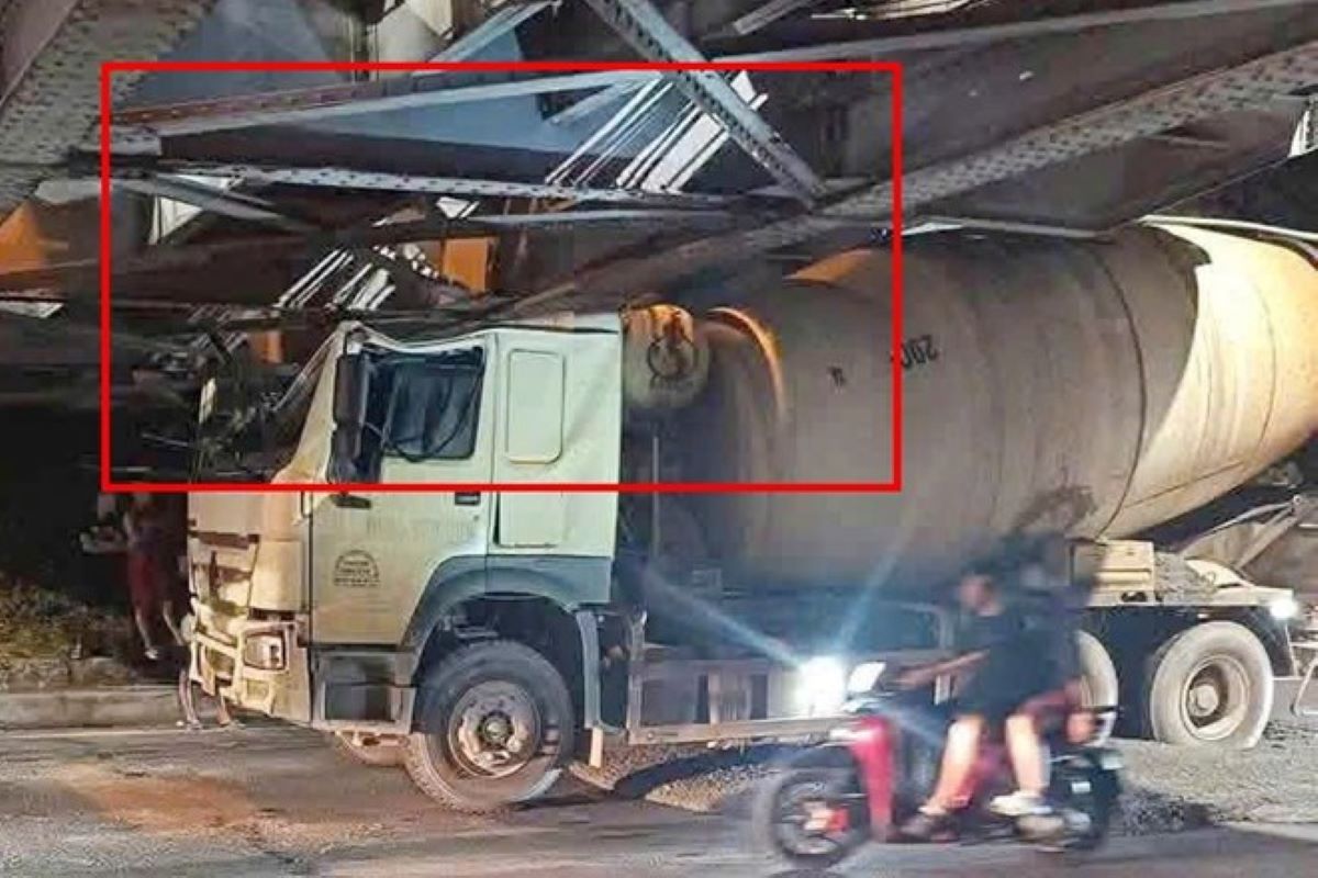 Diễn biến mới vụ xe trộn b&ecirc; t&ocirc;ng đ&acirc;m gầm cầu Long Bi&ecirc;n, kết quả kiểm tra t&agrave;i xế g&acirc;y ch&uacute; &yacute;