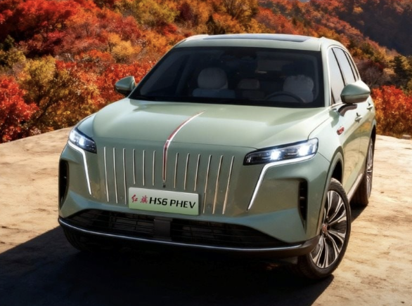 SUV hạng sang gi&aacute; b&igrave;nh d&acirc;n 709 triệu: &lsquo;Chung m&acirc;m&rsquo; với Toyota Highlander, chạy hybrid, tiết kiệm xăng