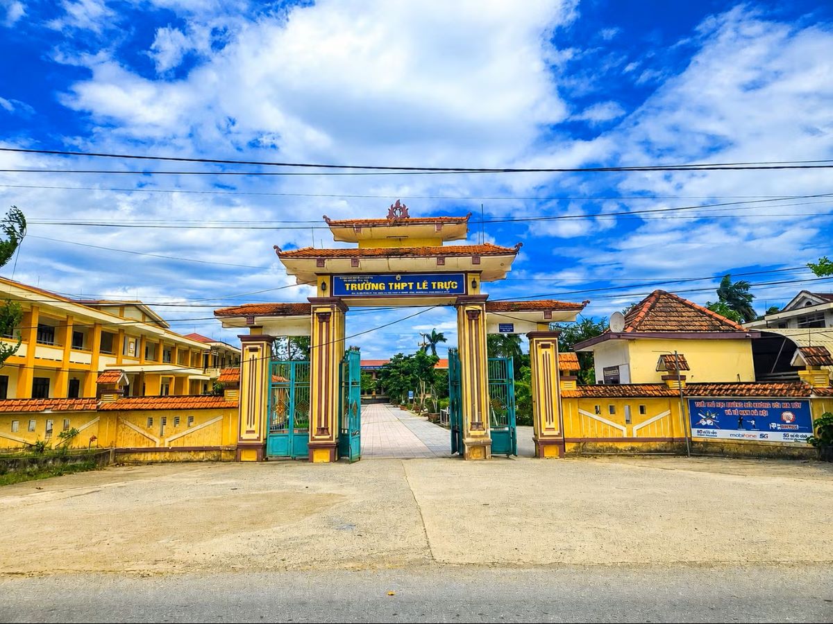 N&oacute;ng: C&ocirc;ng bố danh t&iacute;nh 2 gi&aacute;o vi&ecirc;n bị khởi tố trong vụ ti&ecirc;u cực thi tốt nghiệp THPT tại Quảng Trị