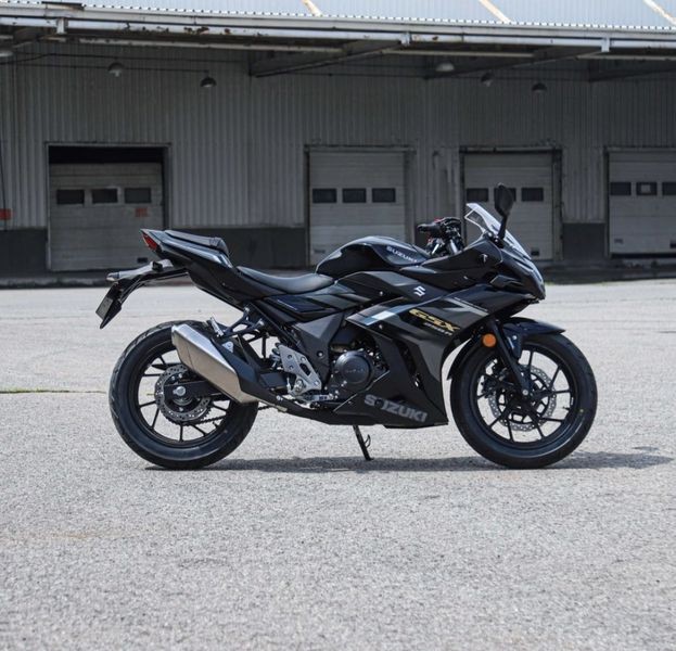 Suzuki ch&iacute;nh thức ra mắt &lsquo;vua c&ocirc;n tay&rsquo; 250cc mới gi&aacute; 73 triệu đồng: Ph&acirc;n khối lớn hơn Yamaha Exciter v&agrave; Honda Winner R ảnh 3
