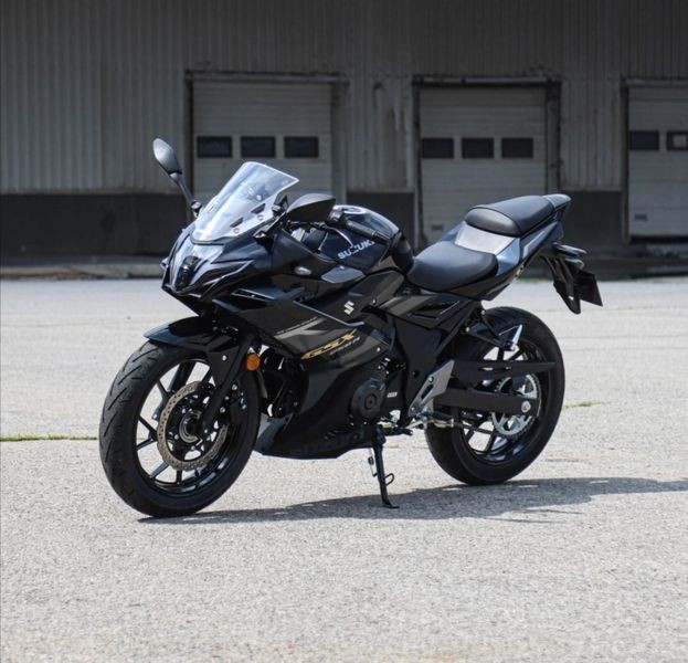 Suzuki ch&iacute;nh thức ra mắt &lsquo;vua c&ocirc;n tay&rsquo; 250cc mới gi&aacute; 73 triệu đồng: Ph&acirc;n khối lớn hơn Yamaha Exciter v&agrave; Honda Winner R ảnh 4