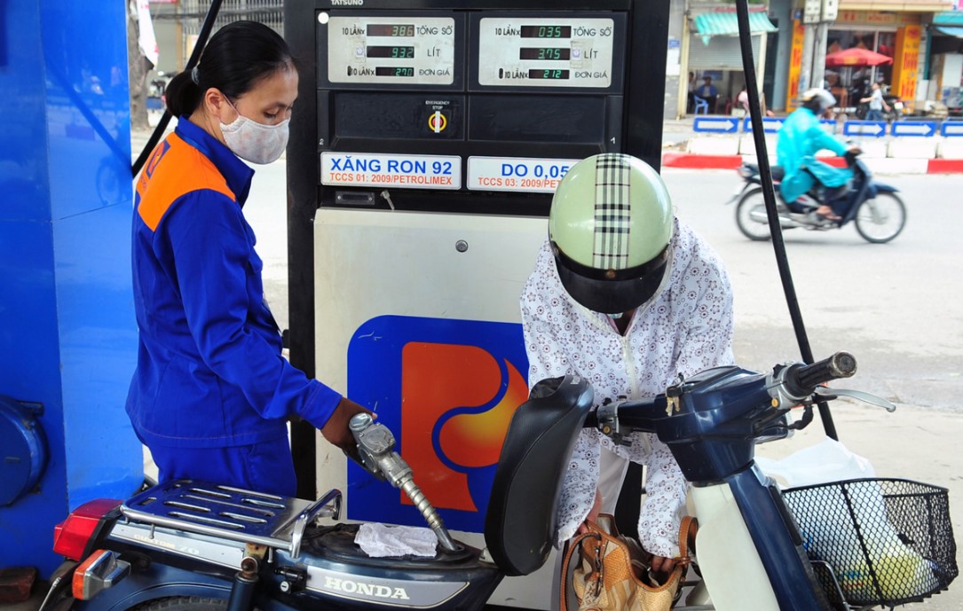 Gi&aacute; xăng dầu trưa nay 20/7: E10 giảm gần 11.000 đồng/l&iacute;t, RON 92 chỉ c&aacute;ch đ&aacute;y ch&uacute;t &iacute;t, bảng gi&aacute; lăn b&aacute;nh Honda CR-V