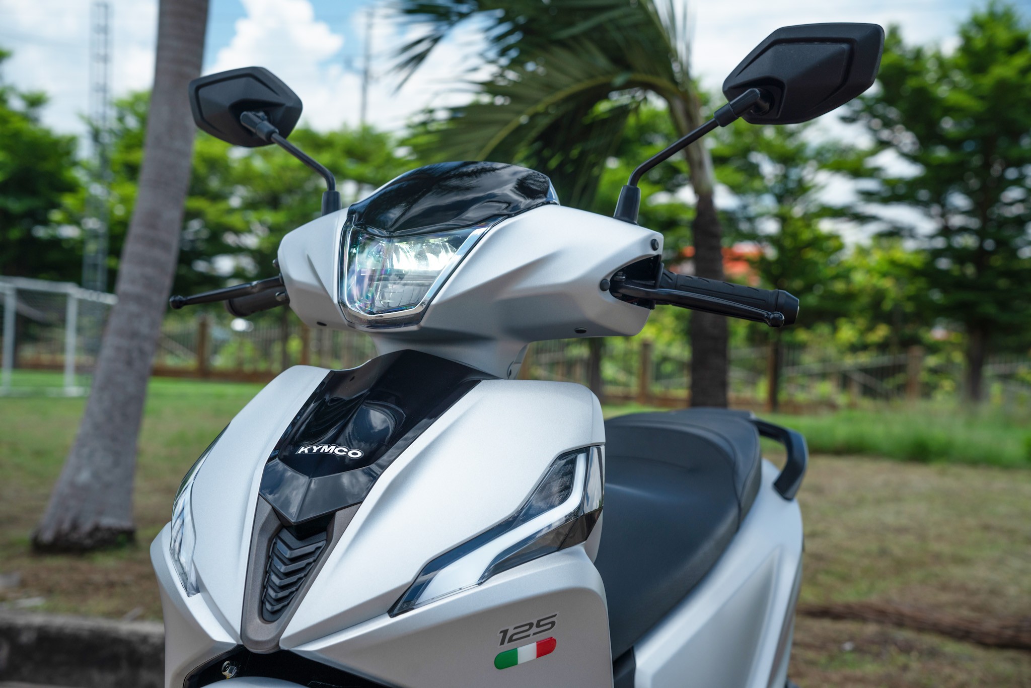 &lsquo;Cơn &aacute;c mộng&rsquo; của Honda SH 125i ra mắt tại Việt Nam, d&acirc;n t&igrave;nh dậy s&oacute;ng v&igrave; gi&aacute; mềm, trang bị xịn s&ograve; ảnh 2