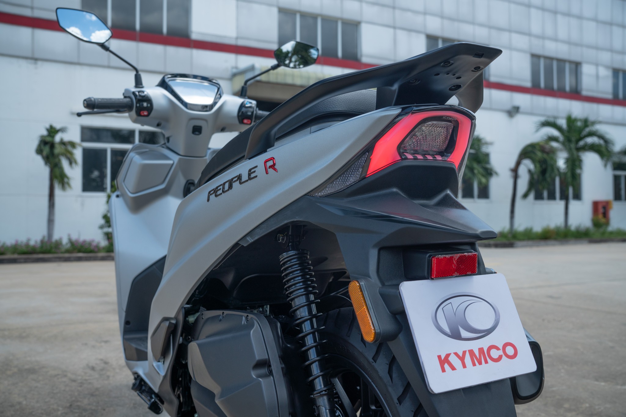 &lsquo;Cơn &aacute;c mộng&rsquo; của Honda SH 125i ra mắt tại Việt Nam, d&acirc;n t&igrave;nh dậy s&oacute;ng v&igrave; gi&aacute; mềm, trang bị xịn s&ograve; ảnh 4
