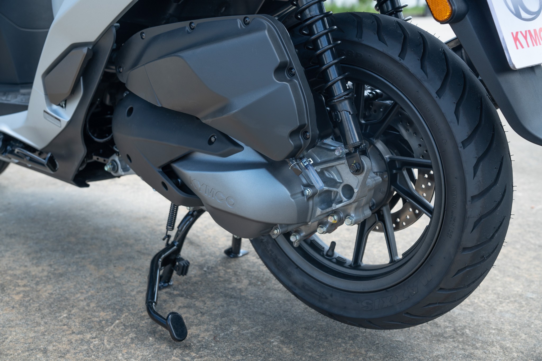 &lsquo;Cơn &aacute;c mộng&rsquo; của Honda SH 125i ra mắt tại Việt Nam, d&acirc;n t&igrave;nh dậy s&oacute;ng v&igrave; gi&aacute; mềm, trang bị xịn s&ograve; ảnh 6