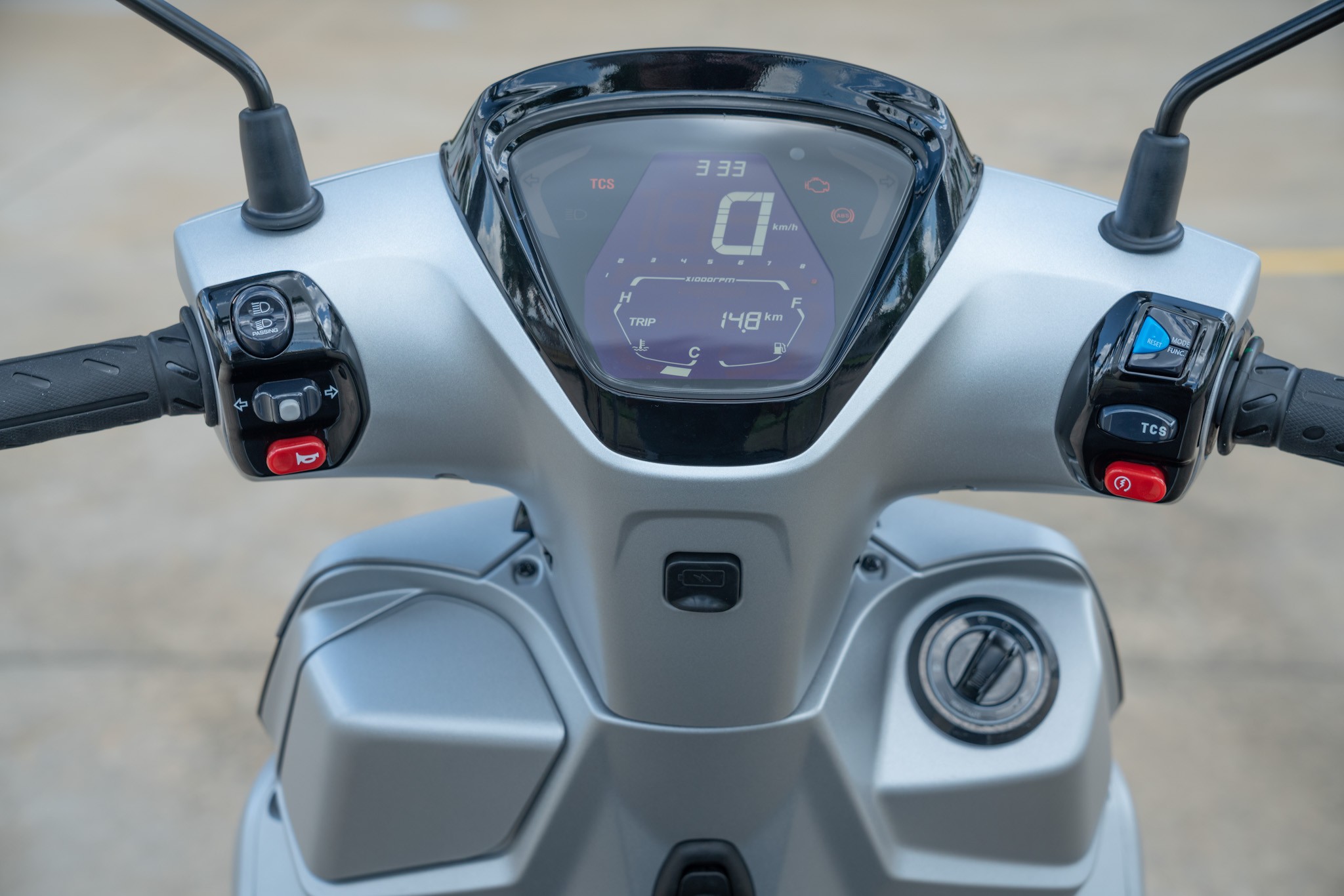 &lsquo;Cơn &aacute;c mộng&rsquo; của Honda SH 125i ra mắt tại Việt Nam, d&acirc;n t&igrave;nh dậy s&oacute;ng v&igrave; gi&aacute; mềm, trang bị xịn s&ograve; ảnh 7