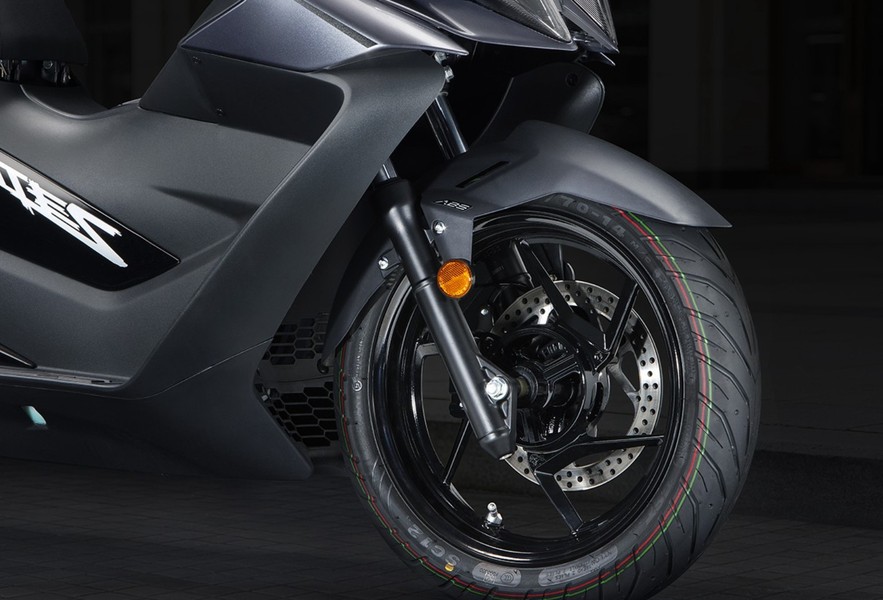 Quyết chiến Honda SH, &lsquo;vua xe ga&rsquo; 169cc mới gi&aacute; 45,8 triệu đồng rẻ hơn Air Blade m&agrave; c&oacute; cả ABS v&agrave; TCS, m&agrave;n h&igrave;nh TFT