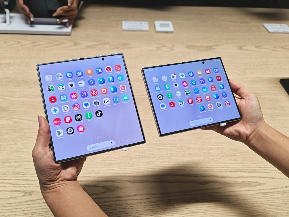 Cận cảnh Galaxy Z Fold8 Ultra: Kh&ocirc;ng c&ograve;n nếp gấp, pin lớn hơn, xứng danh l&agrave; \'Vua gập\' 2026