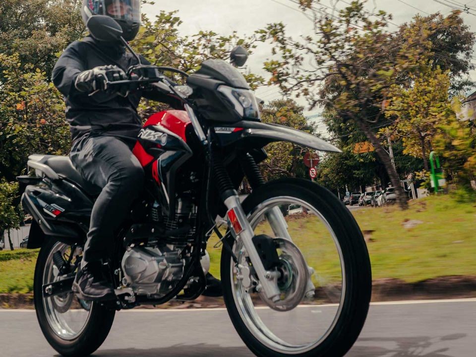 Ch&iacute;nh thức ra mắt &lsquo;vua c&ocirc;n tay&rsquo; 162cc mới: Phong c&aacute;ch kh&aacute;c hẳn Yamaha Exciter v&agrave; Honda Winner R, gi&aacute; &lsquo;mềm&rsquo; ảnh 7