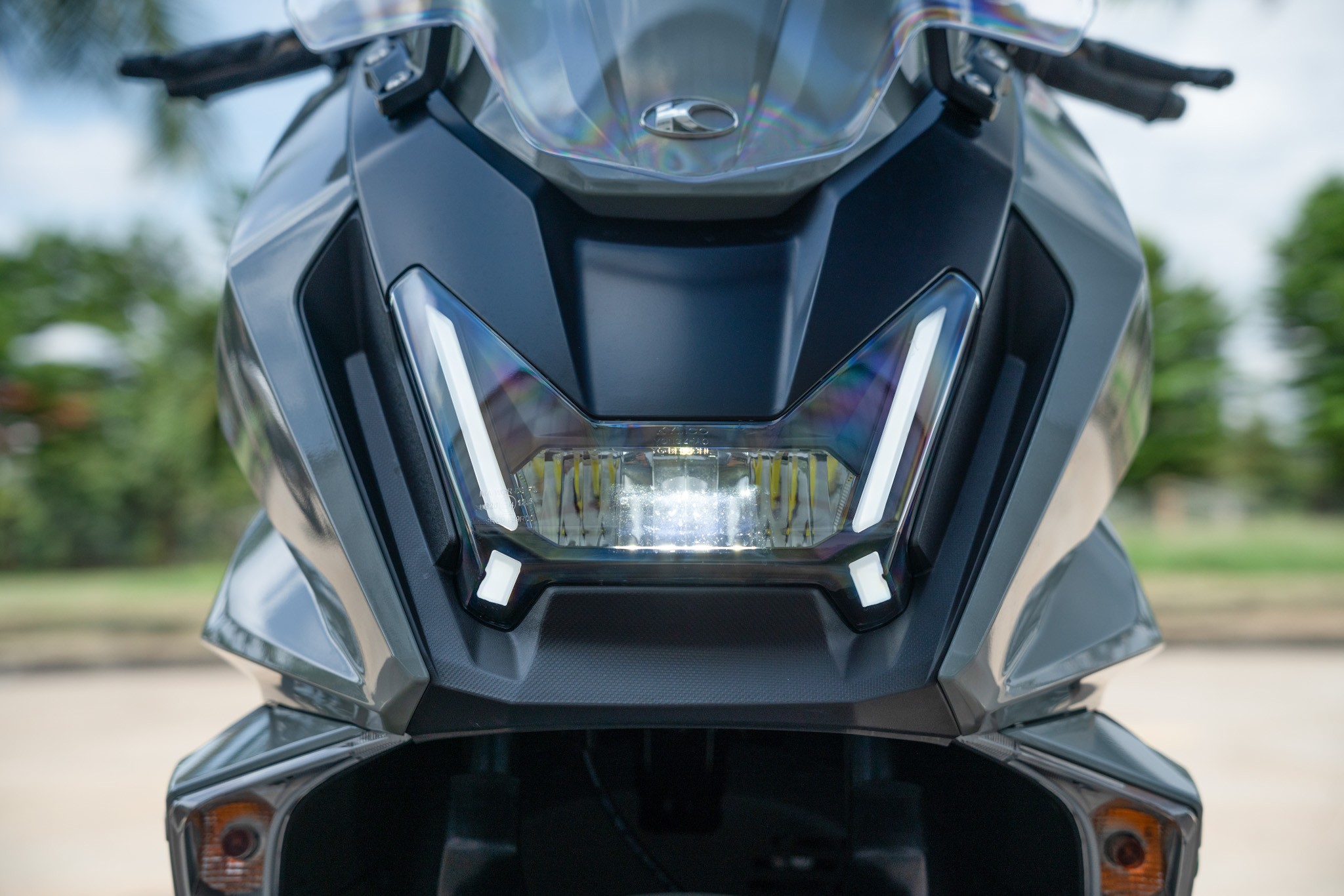 &lsquo;Chơi s&aacute;t v&aacute;n&rsquo; Honda SH, &lsquo;vua xe ga&rsquo; 150cc mới ra mắt gi&aacute; 72 triệu đồng, c&oacute; ABS 2 k&ecirc;nh v&agrave; TCS ăn đứt Air Blade ảnh 4