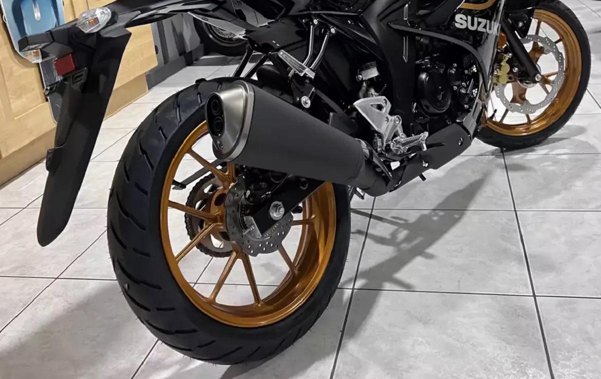 Suzuki ch&iacute;nh thức mở b&aacute;n &lsquo;vua c&ocirc;n tay&rsquo; 150cc mới gi&aacute; 70 triệu đồng: Ph&acirc;n kh&uacute;c xịn hơn Honda Winner R