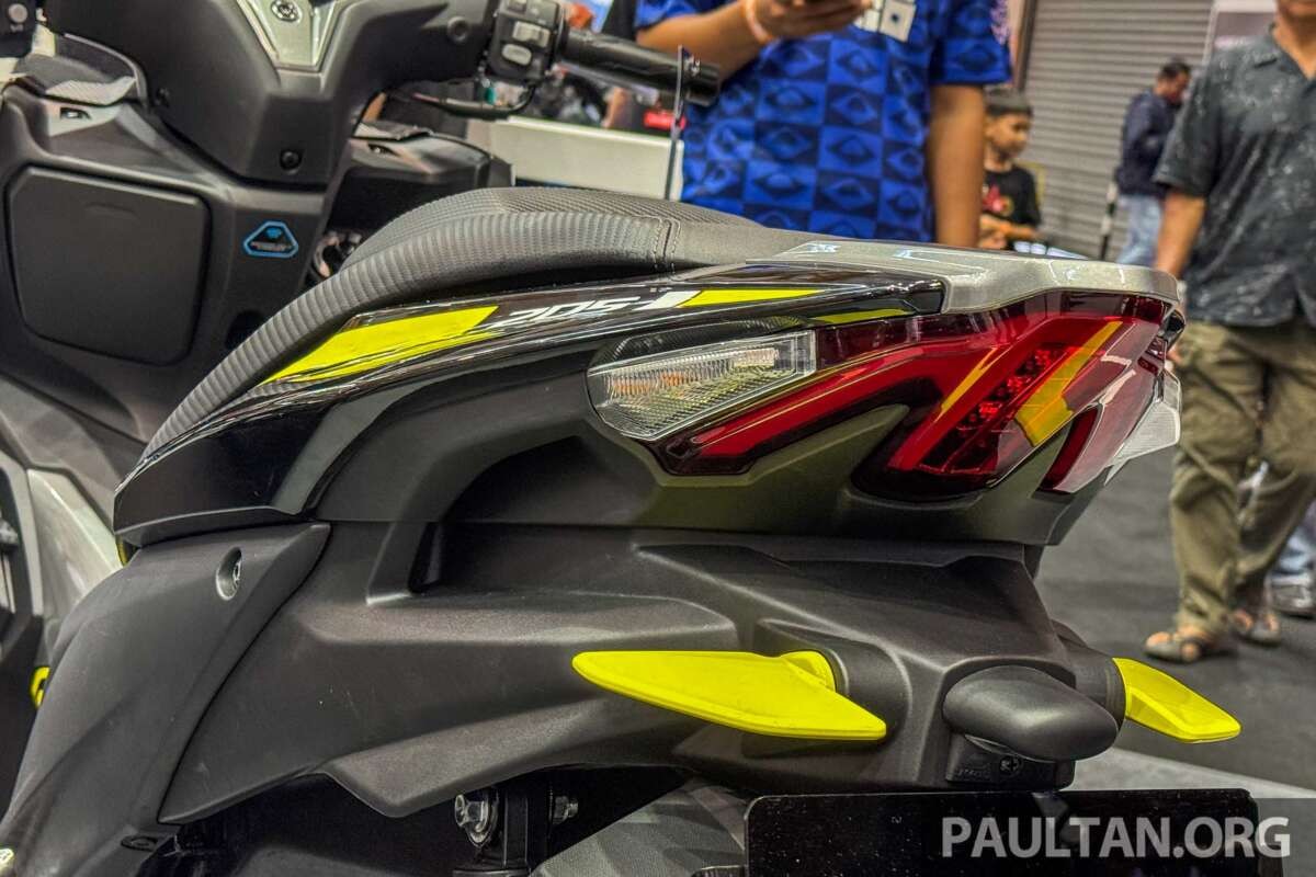 Quyết đấu Honda Air Blade, &lsquo;&ocirc;ng ho&agrave;ng xe ga&rsquo; 198cc mới ch&iacute;nh thức mở b&aacute;n gi&aacute; 50 triệu đồng, c&oacute; ABS v&agrave; TCS như SH ảnh 4