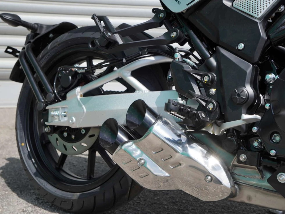 &lsquo;Vua c&ocirc;n tay&rsquo; mới ph&acirc;n khối lớn hơn Honda Winner R v&agrave; Yamaha Exciter ch&iacute;nh thức ra mắt, &lsquo;g&acirc;y sốt&rsquo; v&igrave; gi&aacute; qu&aacute; rẻ