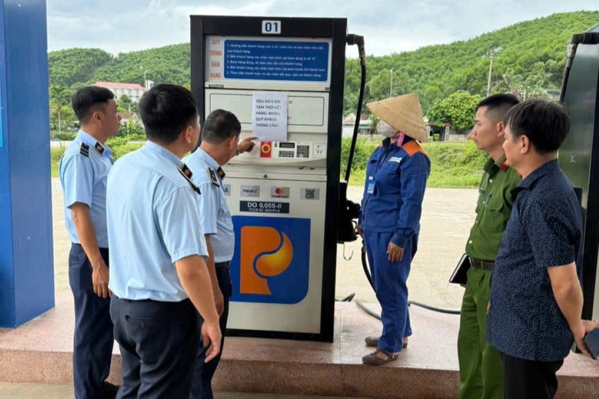 Petrolimex giải th&iacute;ch nguy&ecirc;n nh&acirc;n nhiều c&acirc;y xăng đồng loạt b&aacute;o thiếu dầu diesel