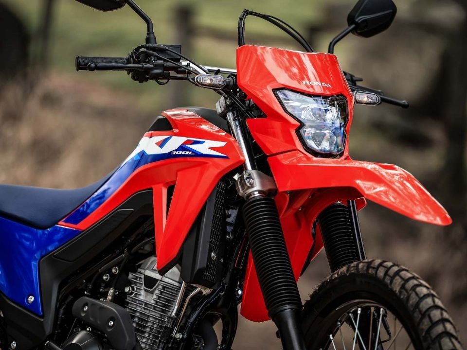Honda ch&iacute;nh thức ra mắt &lsquo;huyền thoại c&ocirc;n tay&rsquo; mới gi&aacute; &lsquo;mềm&rsquo;: Kh&aacute;c biệt Winner R v&agrave; Yamaha Exciter, c&oacute; phanh ABS 2 k&ecirc;nh ảnh 2