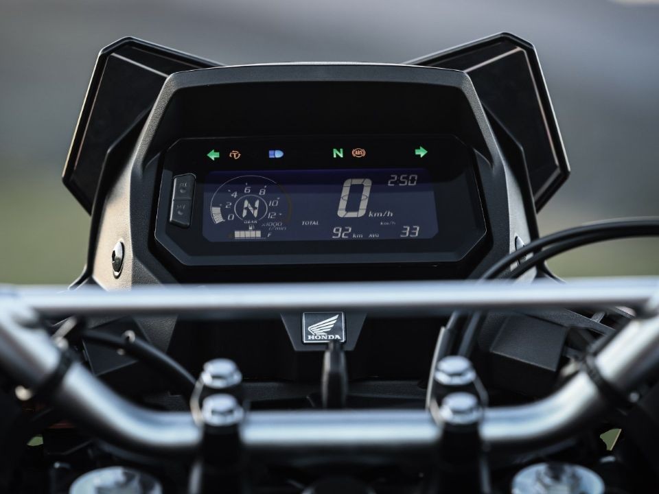 Honda ch&iacute;nh thức ra mắt mẫu xe c&ocirc;n tay &lsquo;đ&agrave;n em&rsquo; của Winner R, ph&acirc;n kh&uacute;c kh&aacute;c Yamaha Exciter, gi&aacute; mềm m&agrave; trang bị 'đỉnh' ảnh 4