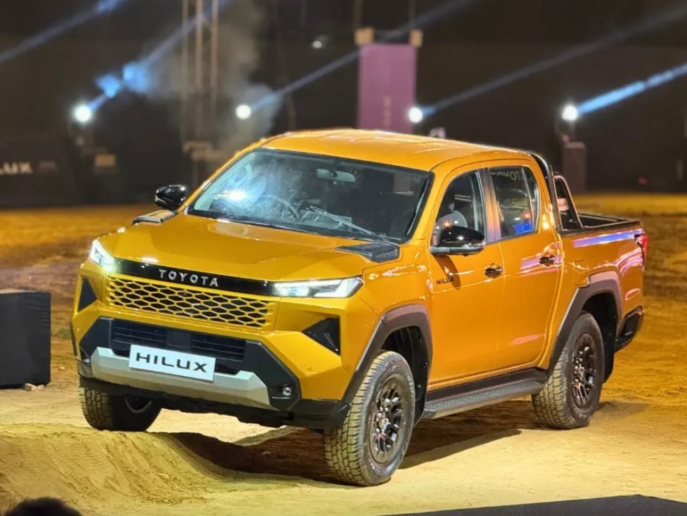 Tin xe hot 29/7: &lsquo;Vua b&aacute;n tải&rsquo; của Toyota ch&iacute;nh thức tr&igrave;nh l&agrave;ng với gi&aacute; mềm, quyết hạ đo v&aacute;n Ford Ranger ảnh 1