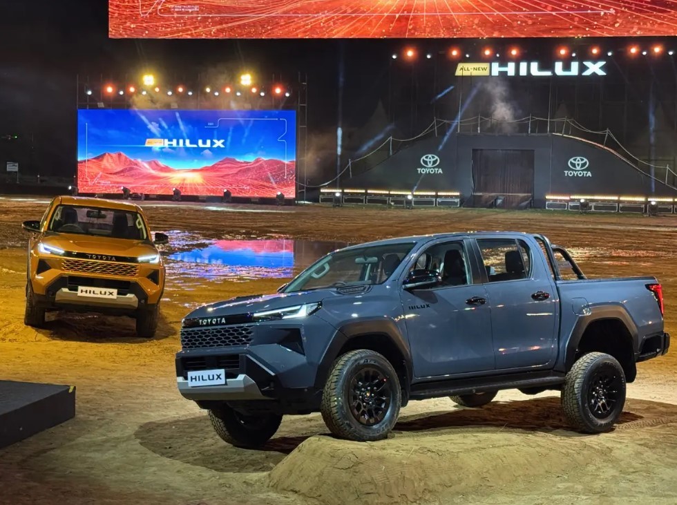 Toyota ch&iacute;nh thức ra mắt &lsquo;vua b&aacute;n tải&rsquo; mới cực &lsquo;chất&rsquo;, khắc chế cứng Ford Ranger với mức gi&aacute; hấp dẫn ảnh 2