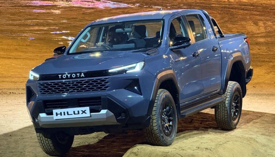 Toyota ch&iacute;nh thức ra mắt &lsquo;vua b&aacute;n tải&rsquo; mới cực &lsquo;chất&rsquo;, khắc chế cứng Ford Ranger với mức gi&aacute; hấp dẫn ảnh 3