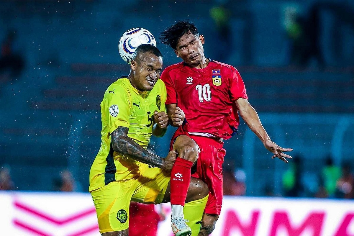 CĐV Đ&ocirc;ng Nam &Aacute; ph&aacute;t hiện h&agrave;nh động kh&oacute; hiểu, thủ m&ocirc;n L&agrave;o bị tố b&aacute;n độ ở AFF Cup 2026