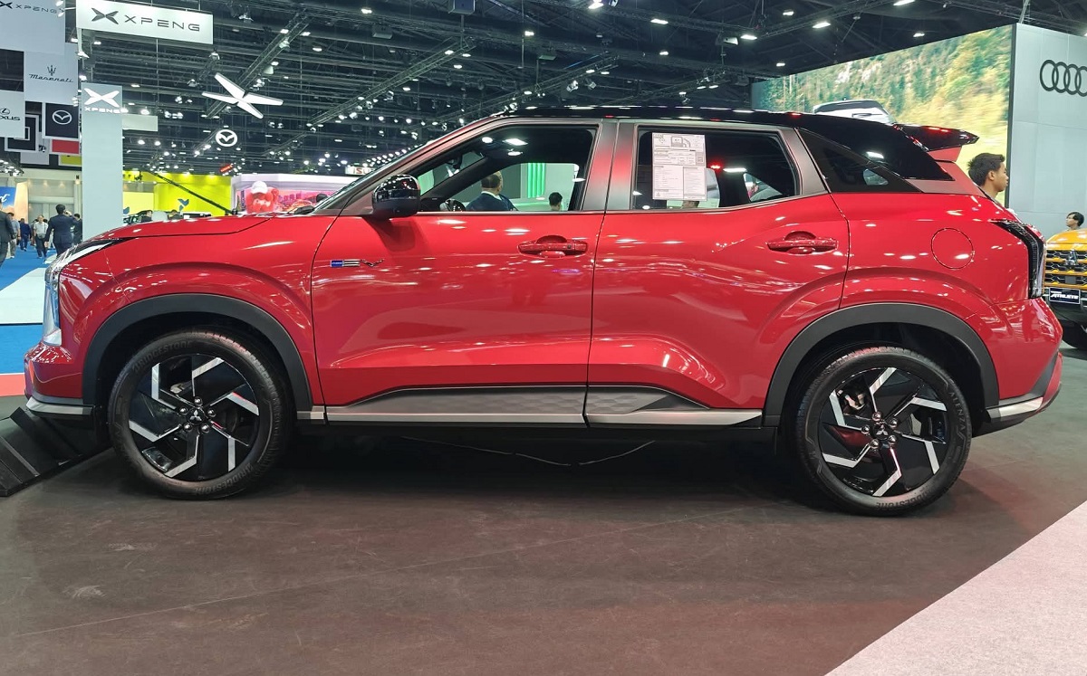 Mitsubishi ra mắt mẫu SUV 5 chỗ đẹp m&ecirc; ly gi&aacute; 650 triệu đồng: X&eacute; v&eacute; Toyota Yaris Cross v&agrave; Honda HR-V