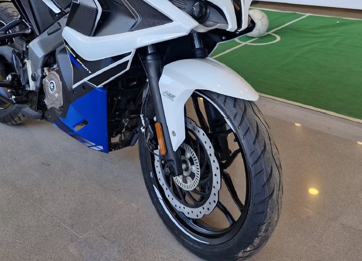 &lsquo;Vua c&ocirc;n tay&rsquo; 200cc mới ch&iacute;nh thức ra mắt gi&aacute; 43 triệu đồng: Thiết kế thể thao hơn cả Honda Winner R