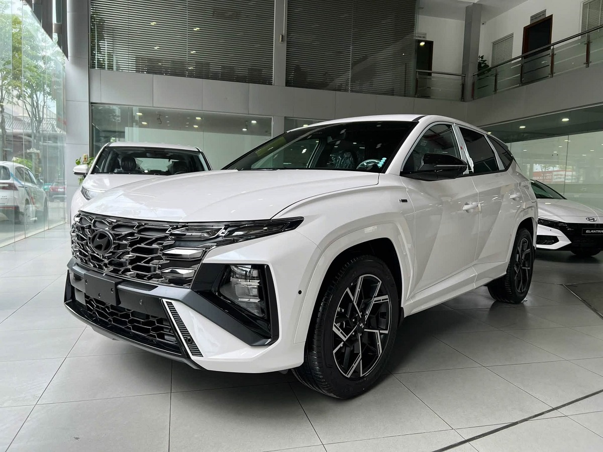 &lsquo;X&eacute; v&eacute;&rsquo; Mazda CX-5, Hyundai Tucson giảm gi&aacute; mất phanh về 670 triệu đồng, rẻ hơn Toyota Corolla Cross
