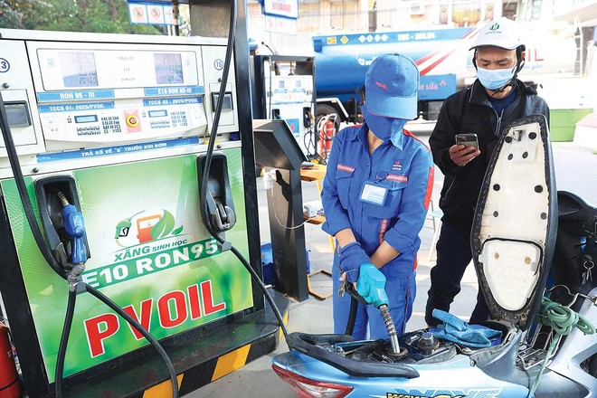 Gi&aacute; xăng dầu h&ocirc;m nay 2/8: Xăng E10 thấp hơn đỉnh 8.500 đồng/l&iacute;t, RON 92 sắp xuống đ&aacute;y cực rẻ, gi&aacute; đầy b&igrave;nh &ocirc; t&ocirc; Mazda