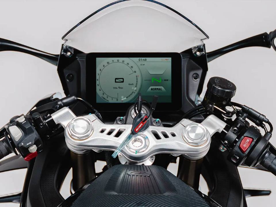 Ch&iacute;nh thức ra mắt mẫu xe c&ocirc;n tay thể thao mới cực chất với gi&aacute; hấp dẫn, phong c&aacute;ch kh&aacute;c Yamaha Exciter v&agrave; Honda Winner R ảnh 6