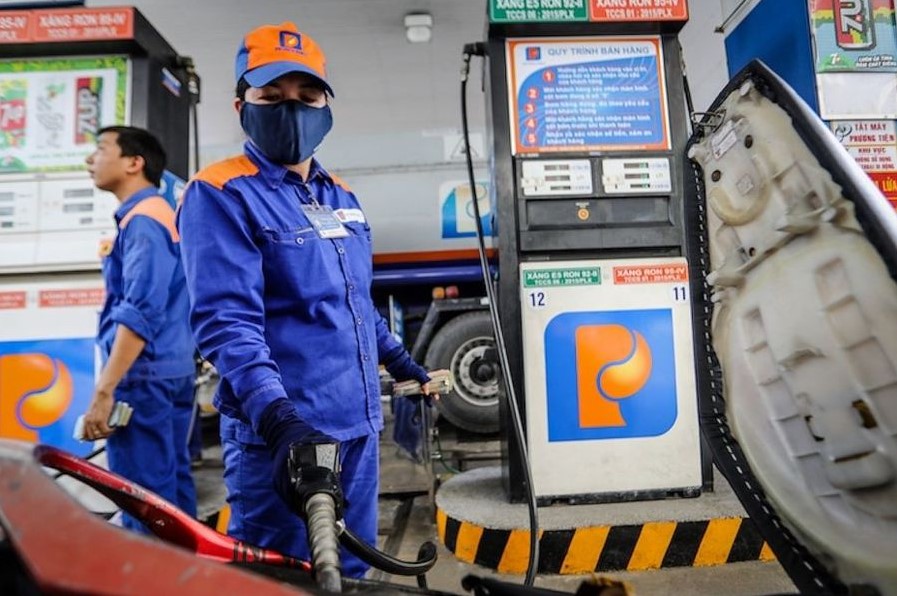 Gi&aacute; xăng dầu h&ocirc;m nay 4/8: E10 sắp giảm xuống mức rẻ kỷ lục, RON 92 chỉ c&aacute;ch đ&aacute;y 3.100 đồng, bảng gi&aacute; đầy b&igrave;nh &ocirc; t&ocirc; Mazda