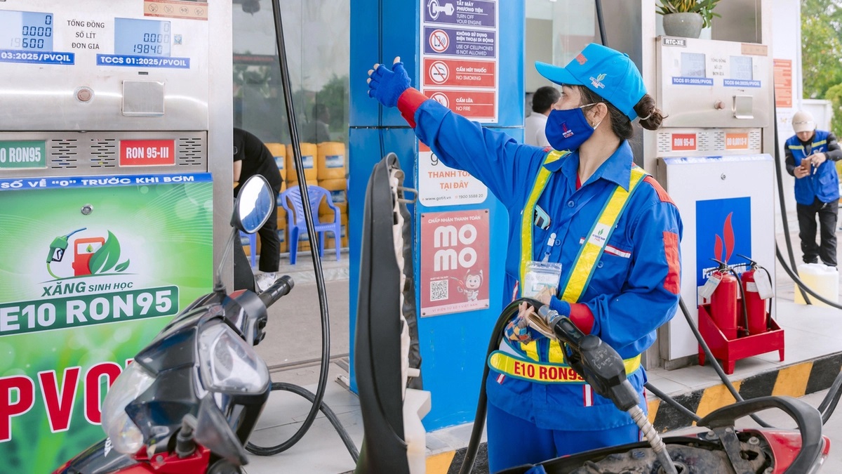 Gi&aacute; xăng dầu h&ocirc;m nay 5/8: RON 92 rẻ hơn đỉnh 7.700 đồng, E10 sắp xuống đ&aacute;y mới &lsquo;rẻ như cho&rsquo;, gi&aacute; đầy b&igrave;nh xe ga 110cc