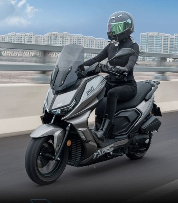 Ch&iacute;nh thức ra mắt &lsquo;vua xe ga&rsquo; mới &lsquo;n&eacute;t&rsquo; hơn Honda SH: Gi&aacute; 52 triệu đồng, c&oacute; động cơ 244cc v&agrave; ABS 2 k&ecirc;nh &aacute;t v&iacute;a Air Blade ảnh 2
