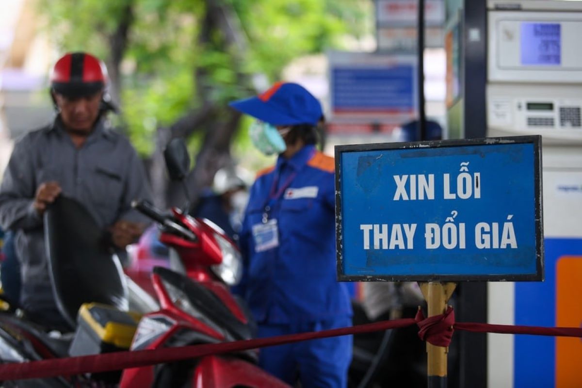 Dự b&aacute;o gi&aacute; xăng dầu chiều 6/8 mới nhất: Xăng hạ nhiệt nửa ng&agrave;n đồng, dầu ngược d&ograve;ng tăng nhẹ?
