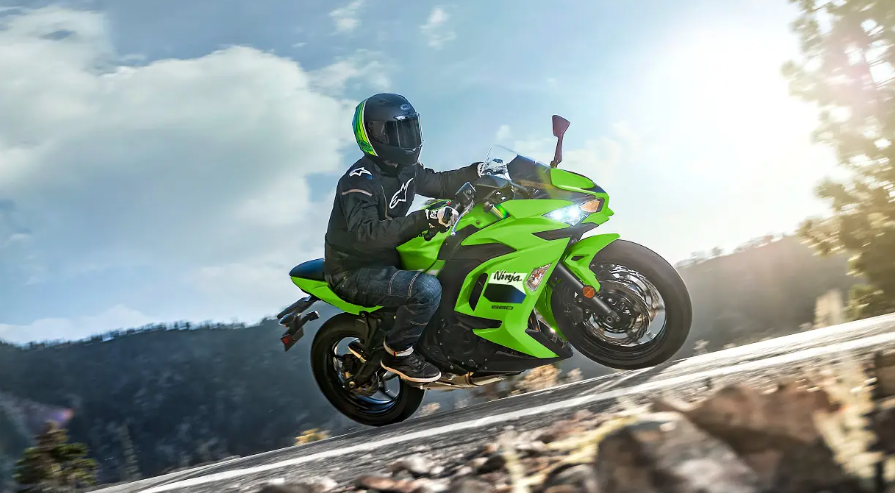Kawasaki Ninja 650 2027 sắp c&oacute; bản n&acirc;ng cấp mới, liệu đủ sức cạnh tranh Yamaha R7?