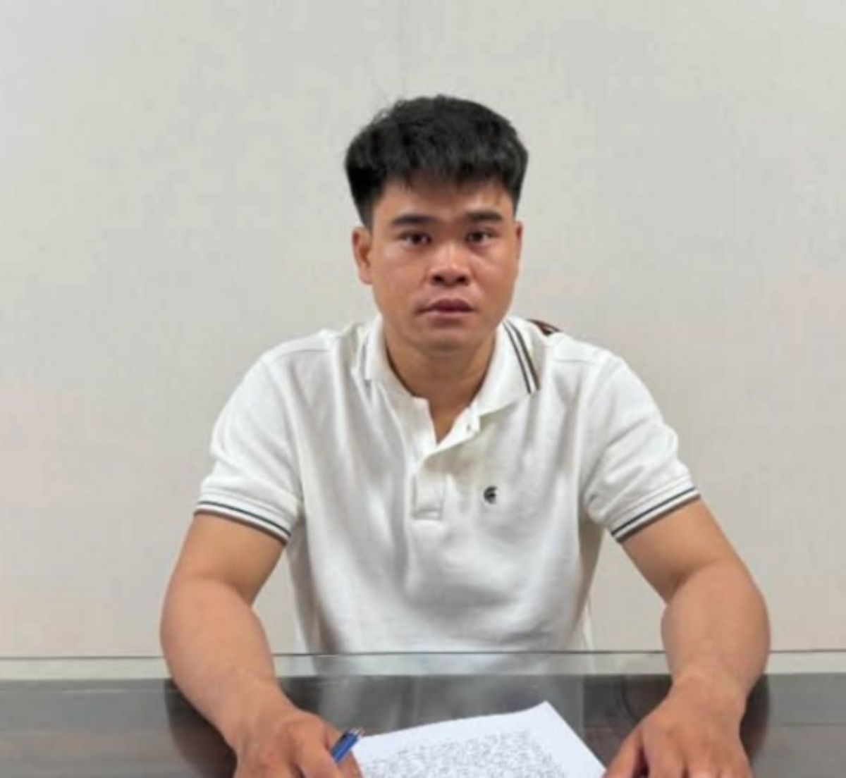 Lời khai kh&oacute; chấp chận của g&atilde; đ&agrave;n &ocirc;ng h&agrave;nh hạ con ri&ecirc;ng của \'vợ hờ\': Kh&ocirc;ng chỉ bắt quỳ gối đến s&aacute;ng?