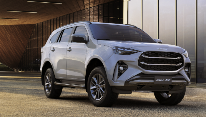 Điểm tin &ocirc; t&ocirc; 9/8: MPV gia đ&igrave;nh Toyota Innova Cross 2027 lộ diện, Cập nhật gi&aacute; xe Isuzu th&aacute;ng 8 n&agrave;y