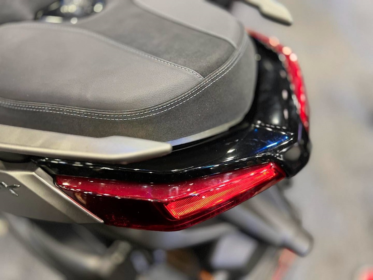 Yamaha ch&iacute;nh thức ra mắt &lsquo;&aacute;t chủ b&agrave;i&rsquo; xe tay ga mới khắc chế cứng Honda SH: C&oacute; ABS, TCS, gi&aacute; hấp dẫn