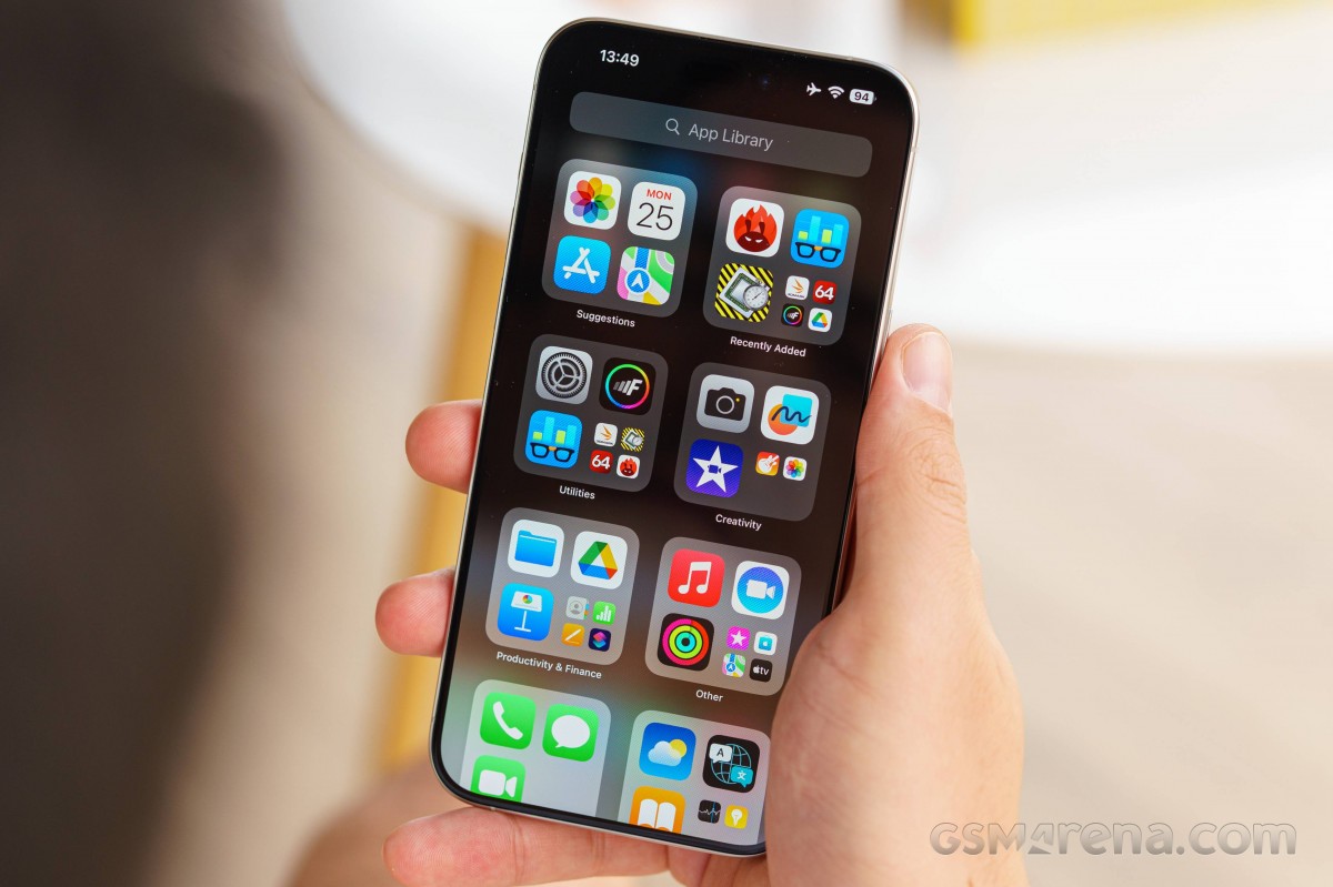 Bảng gi&aacute; iPhone 15 h&ocirc;m nay 11/8: iPhone 15 hạ cực s&acirc;u, iPhone 15 Pro Max rẻ kỷ lục tại Việt Nam