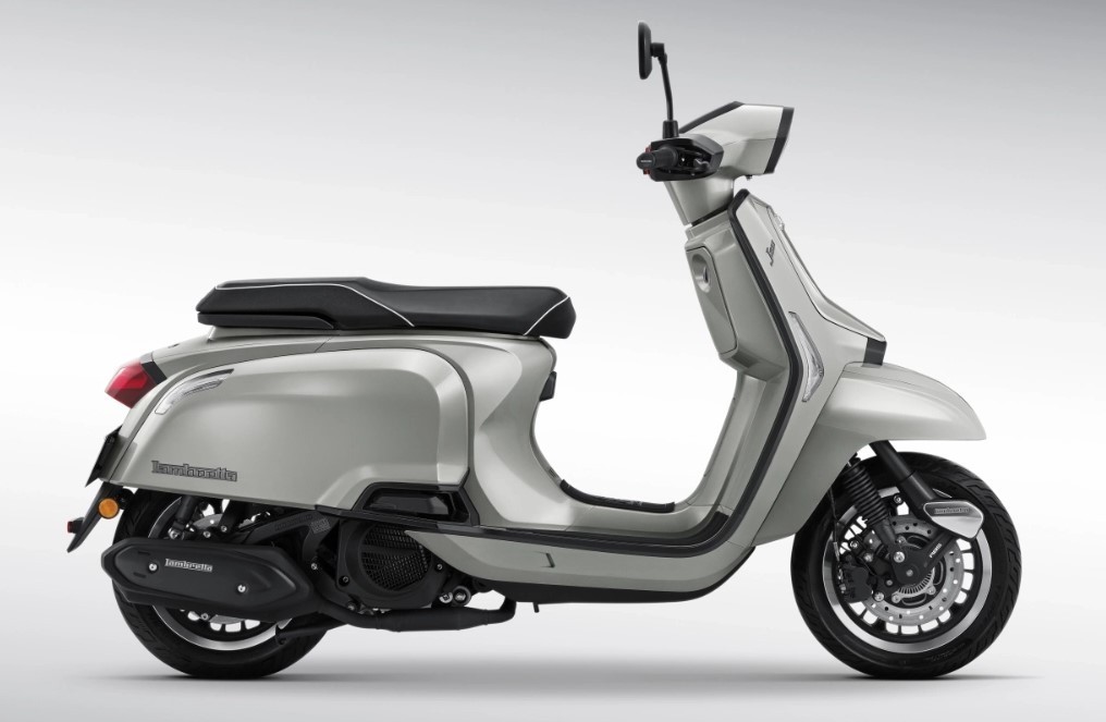 Tin xe trưa 13/8: &lsquo;Khắc tinh&rsquo; của Honda SH ch&iacute;nh thức ra mắt với gi&aacute; cạnh tranh, trang bị 'đỉnh' hơn SH mode ảnh 1