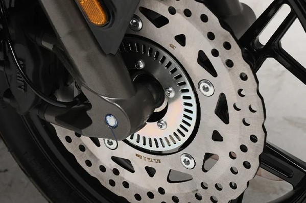 &lsquo;Vua xe ga&rsquo; mới gi&aacute; 52 triệu đồng ch&iacute;nh thức mở b&aacute;n: Thiết kế c&aacute; t&iacute;nh, trang bị &aacute;t v&iacute;a Honda SH v&agrave; Air Blade ảnh 4
