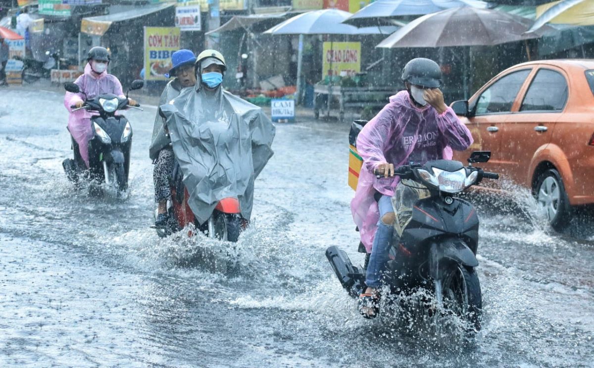 Dự b&aacute;o thời tiết h&ocirc;m nay 14/8: Nắng n&oacute;ng giảm nhẹ, thời tiết H&agrave; Nội đặc biệt lưu &yacute; v&agrave;o chiều tối